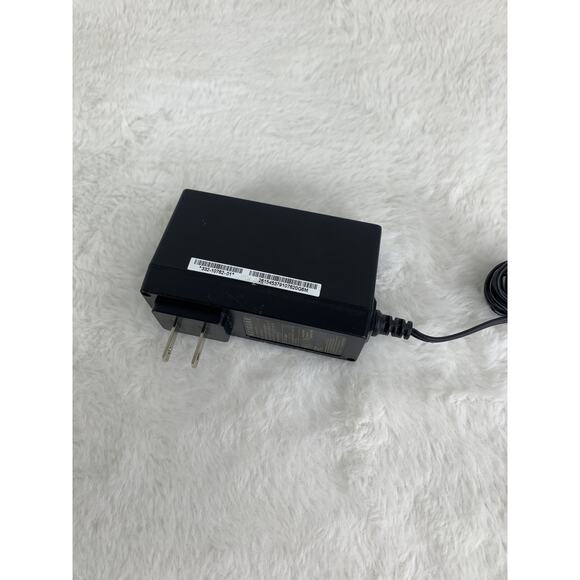 Netgear AC1750 Dual-Band WiFi Cable Modem Router Model C6300 + Power Adapter - Picture 6 of 6